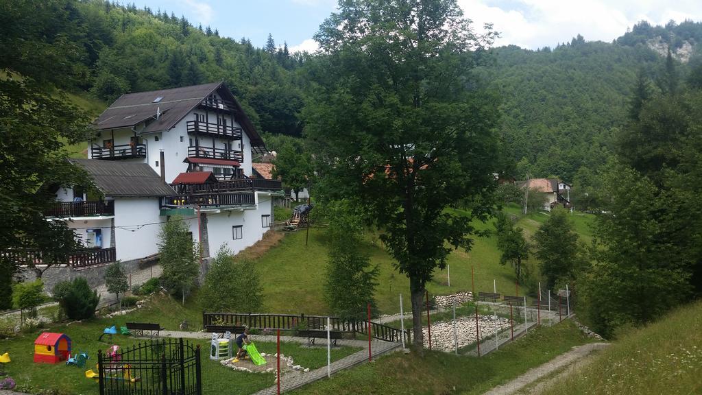 Pensiunea La Mamaie Кейя Экстерьер фото